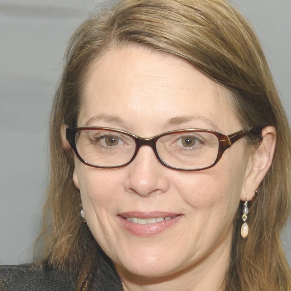 Dr. Carmen Vega, Directora de Investigación Financiera de karenthulavion